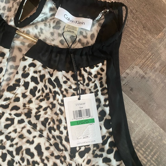 Calvin Klein Sleveless top- L - Picture 2 of 4